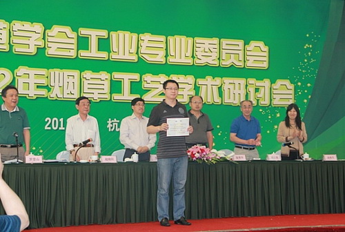 �Ї����݌W(xu��)�����I(y��)���I(y��)ί�T��2011��2012�꟟�ݹ�ˇ�W(xu��)�g(sh��)��ӑ���ں������_